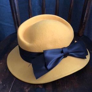 Beautiful mint condition 40’s style hat.